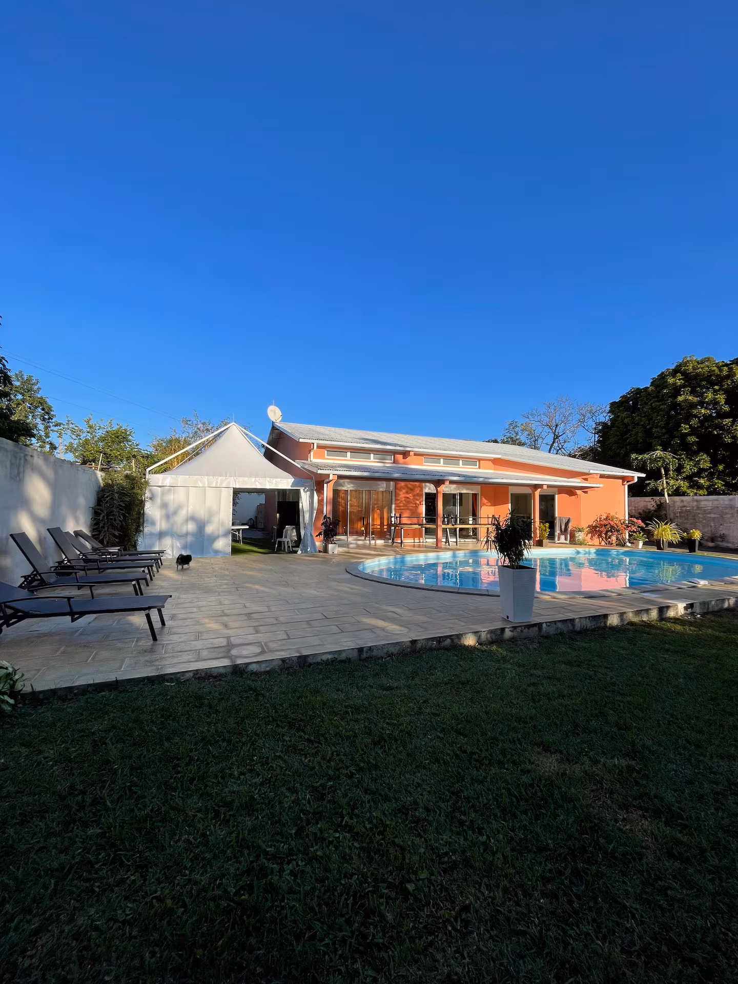 Piscine privée et hamacs